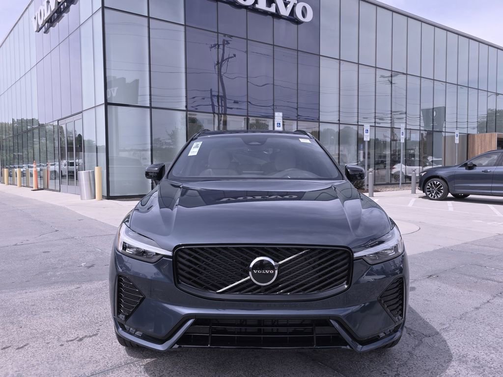 New 2026 Volvo XC60 B5 Core w/ Climate Package image 2