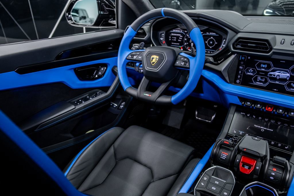 Used 2025 Lamborghini Urus SE image 30