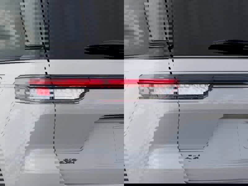 New 2025 Jeep Grand Cherokee Limited image 9