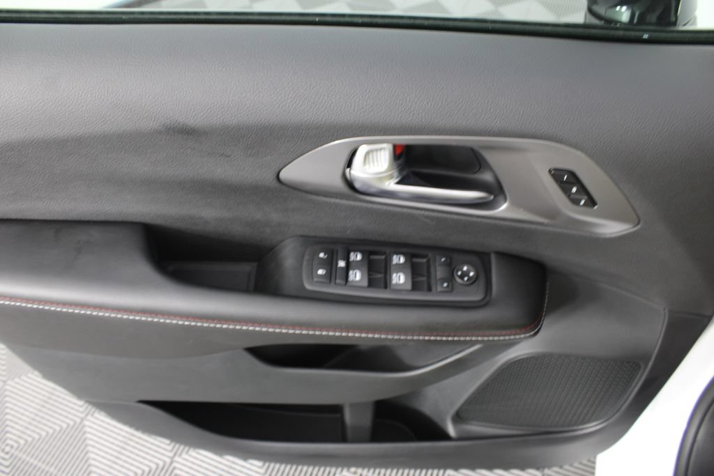 New 2027 Chrysler Pacifica Select FWD image 13