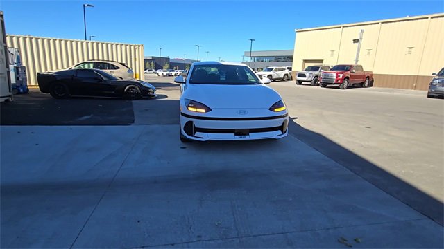 New 2025 Hyundai Ioniq 6 SE video 4