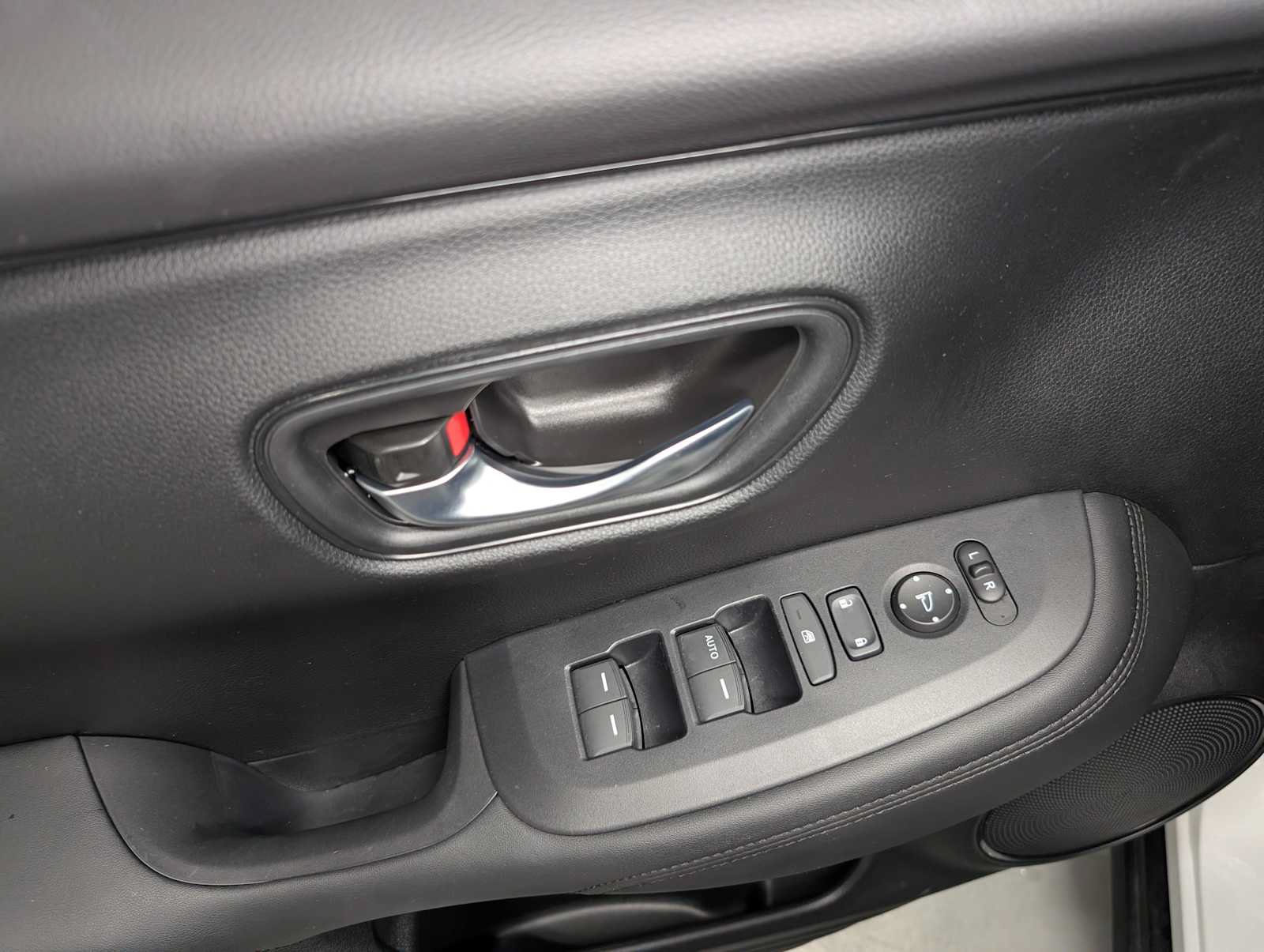 Certified 2024 Honda HR-V LX image 34