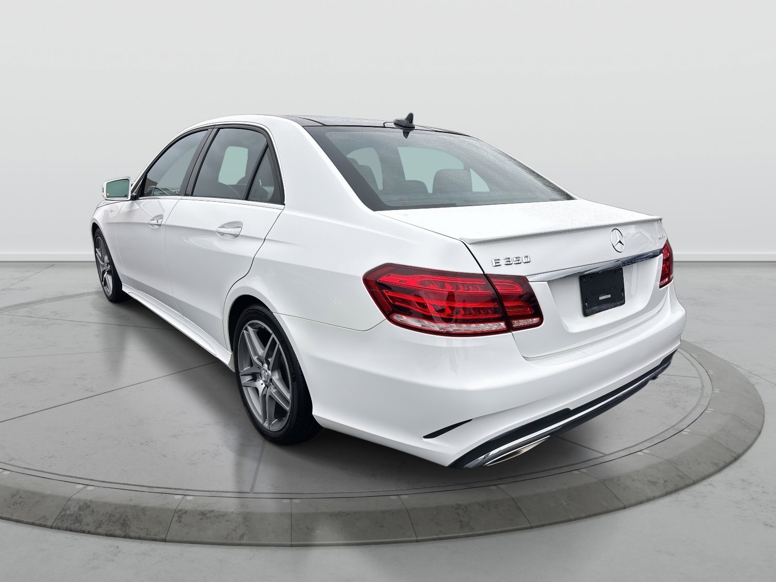 Used 2016 Mercedes-Benz E 350 4MATIC Sedan image 3