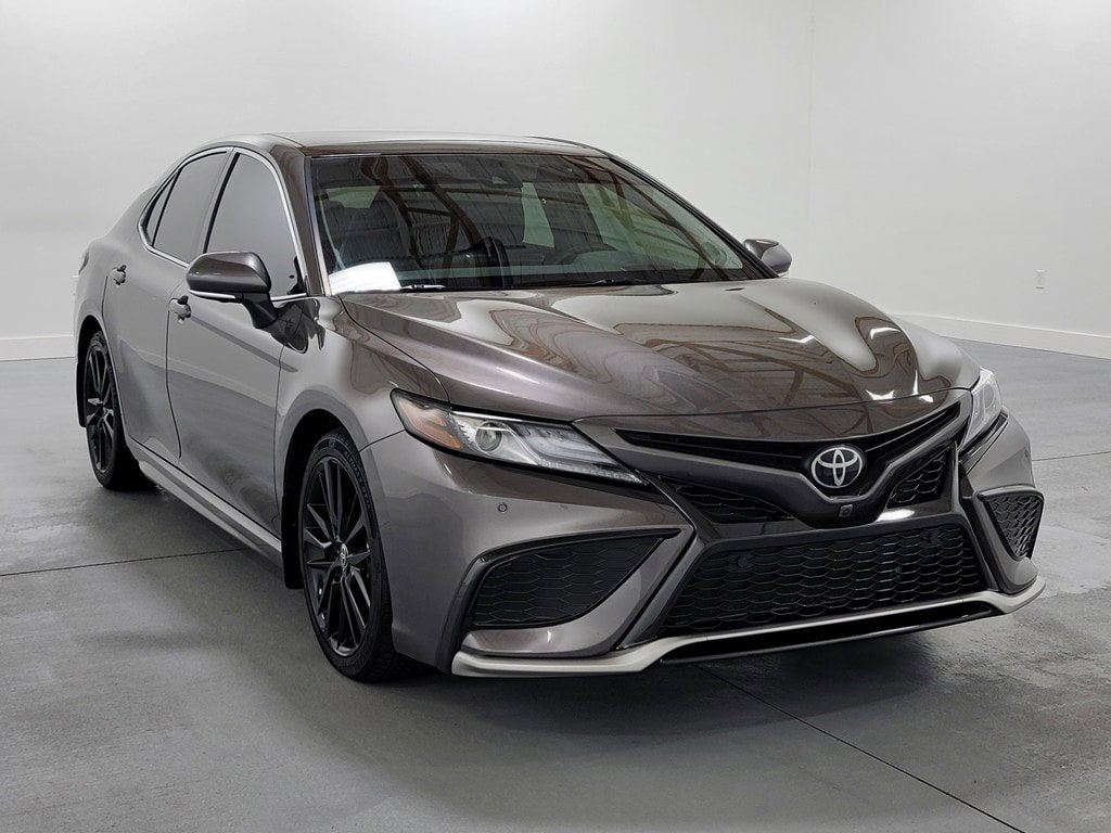 Used 2023 Toyota Camry XSE FWD image 2
