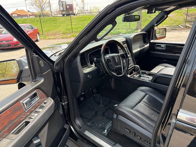 Used 2017 Lincoln Navigator L Reserve image 29