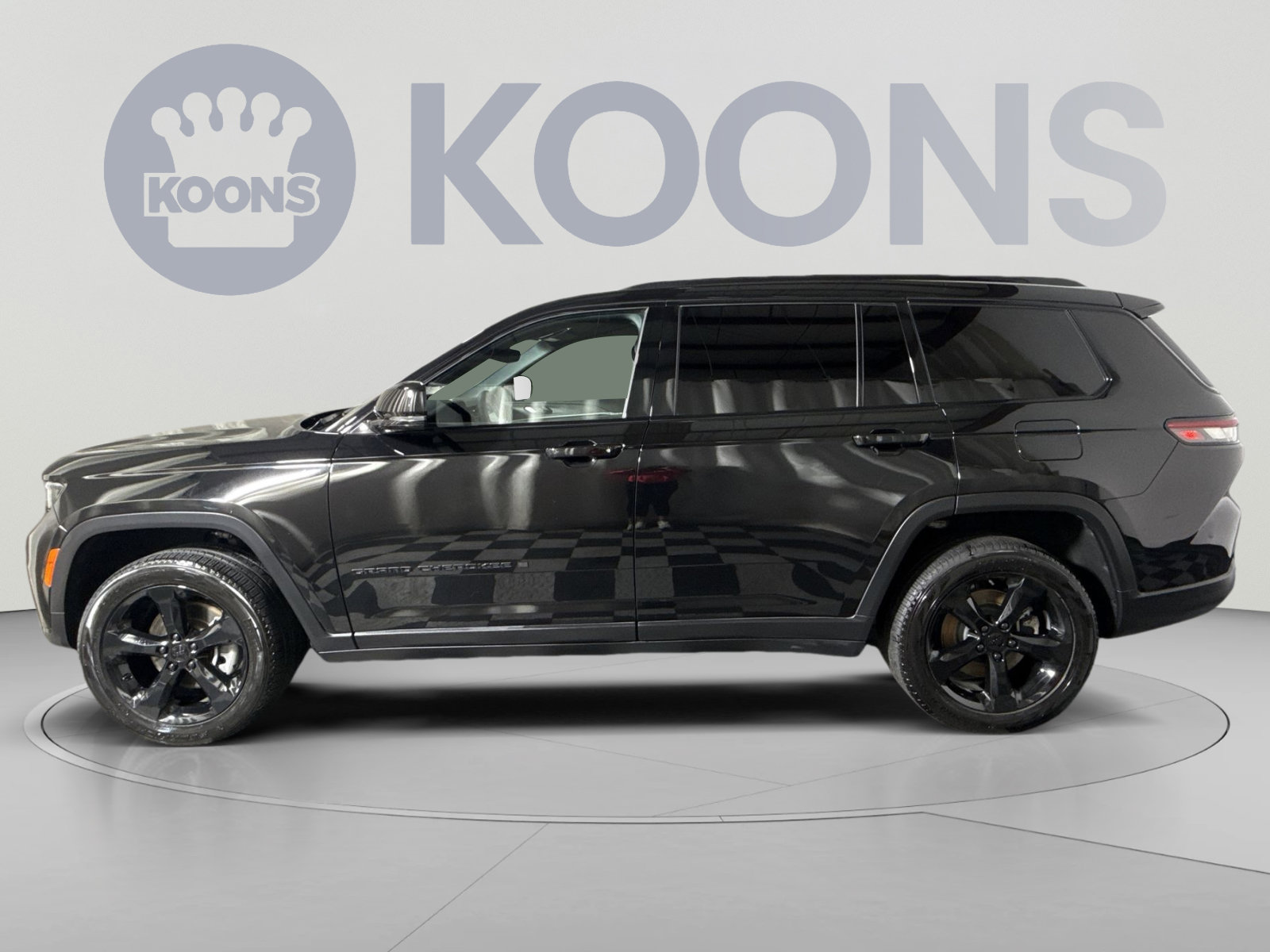 Used 2024 Jeep Grand Cherokee L Limited w/ Black Appearance Package AWD/4WD image 2