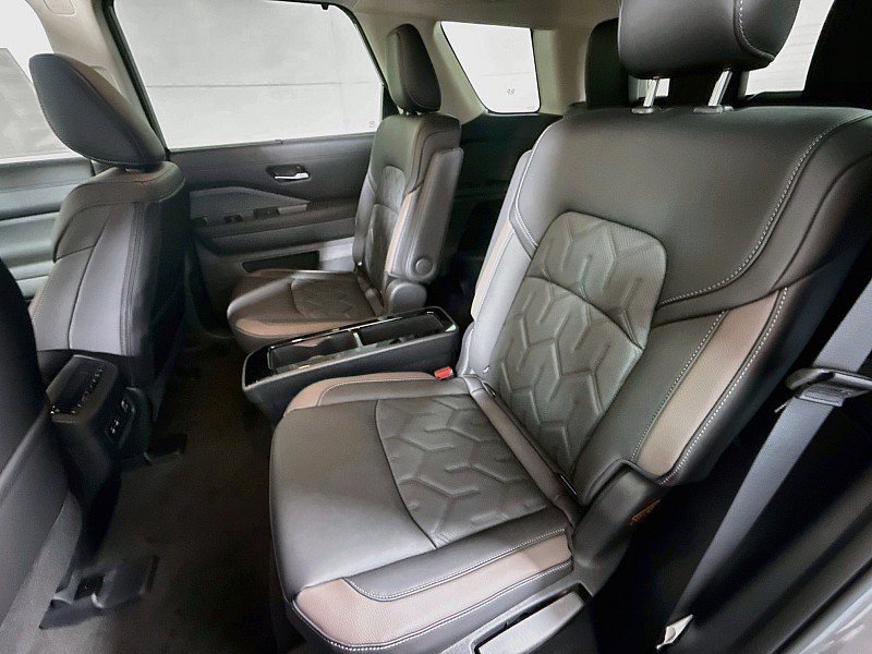New 2026 Nissan Pathfinder Platinum w/ Accent Package AWD/4WD image 23