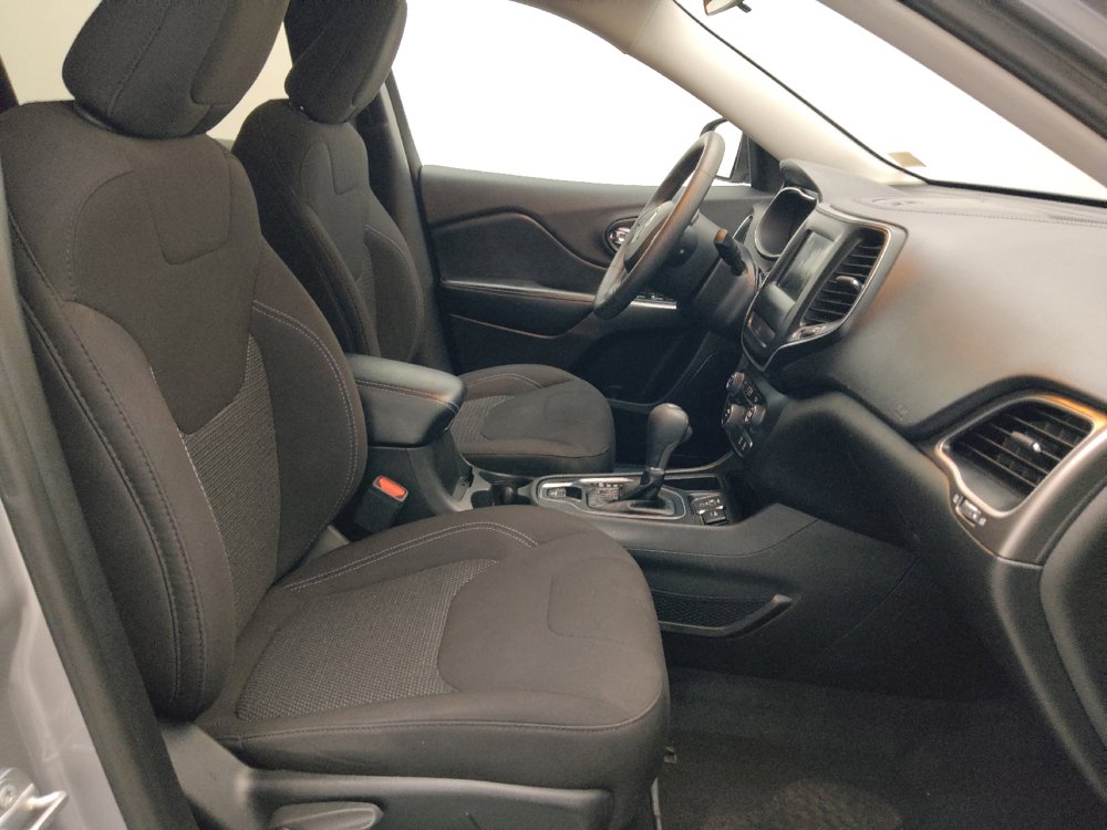Used 2019 Jeep Cherokee Latitude w/ Popular Appearance Group FWD image 21
