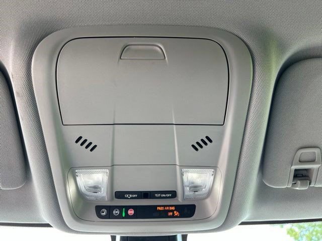 Used 2025 Chevrolet Blazer LT FWD image 34