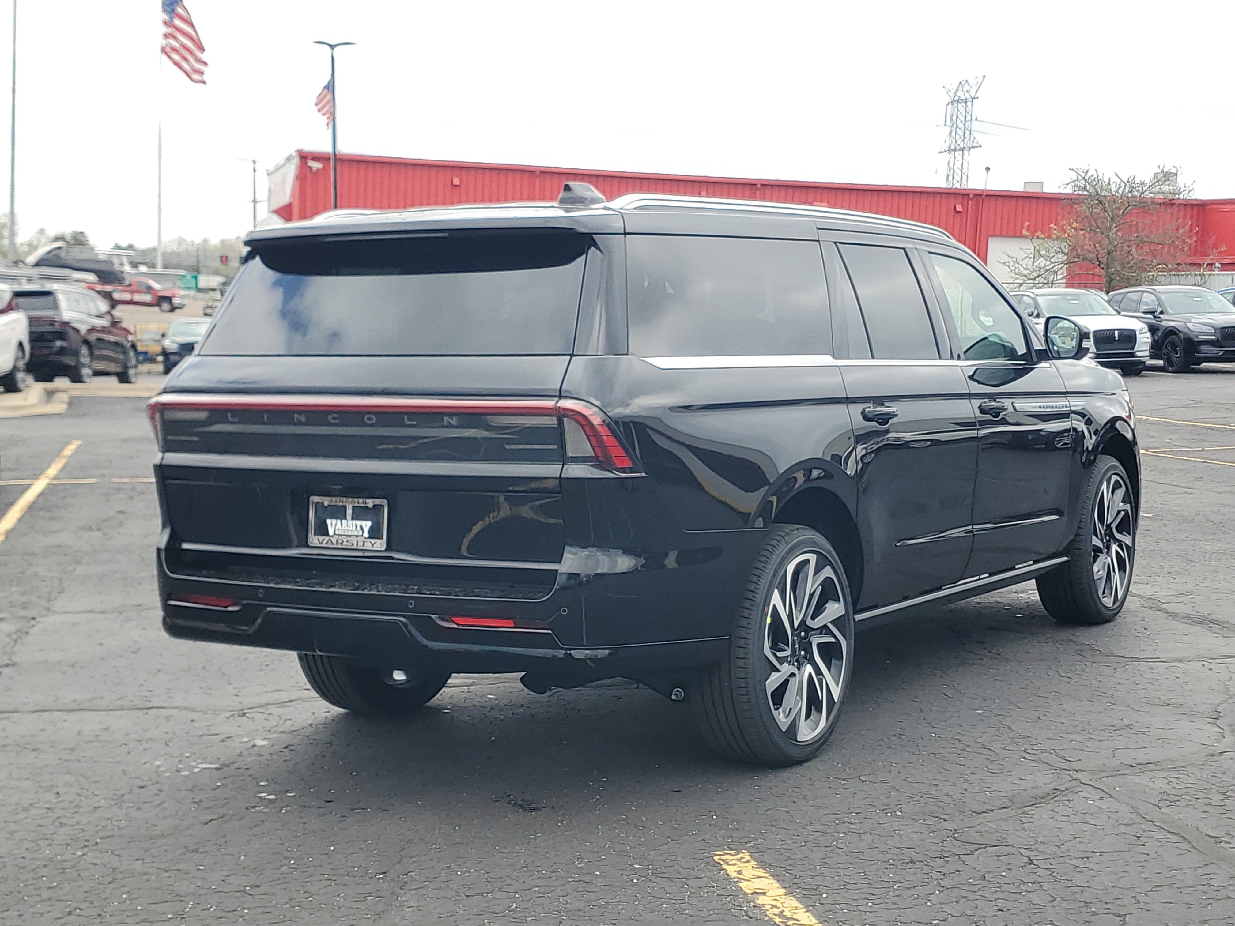 New 2026 Lincoln Navigator L Reserve AWD/4WD image 4