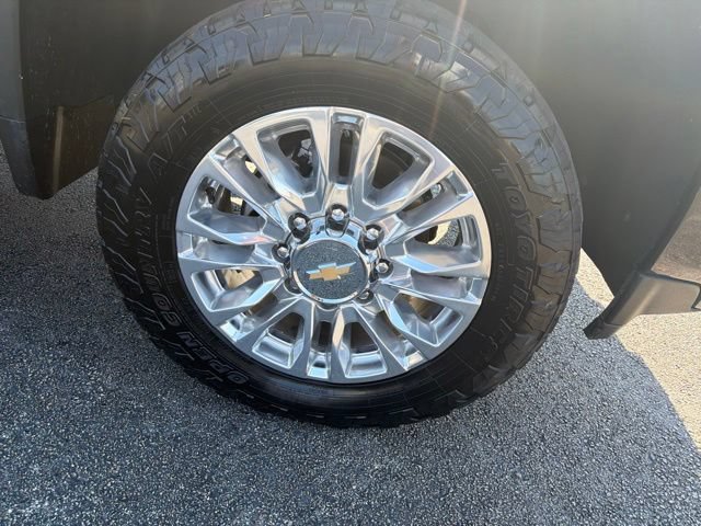 Used 2022 Chevrolet Silverado 2500 High Country w/ Z71 Off-Road Package AWD/4WD image 4