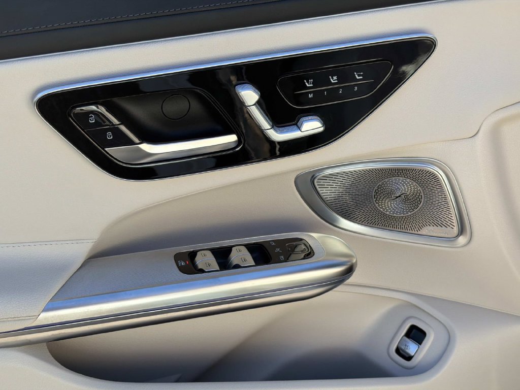 Used 2025 Mercedes-Benz CLE 300 4MATIC Cabriolet image 19