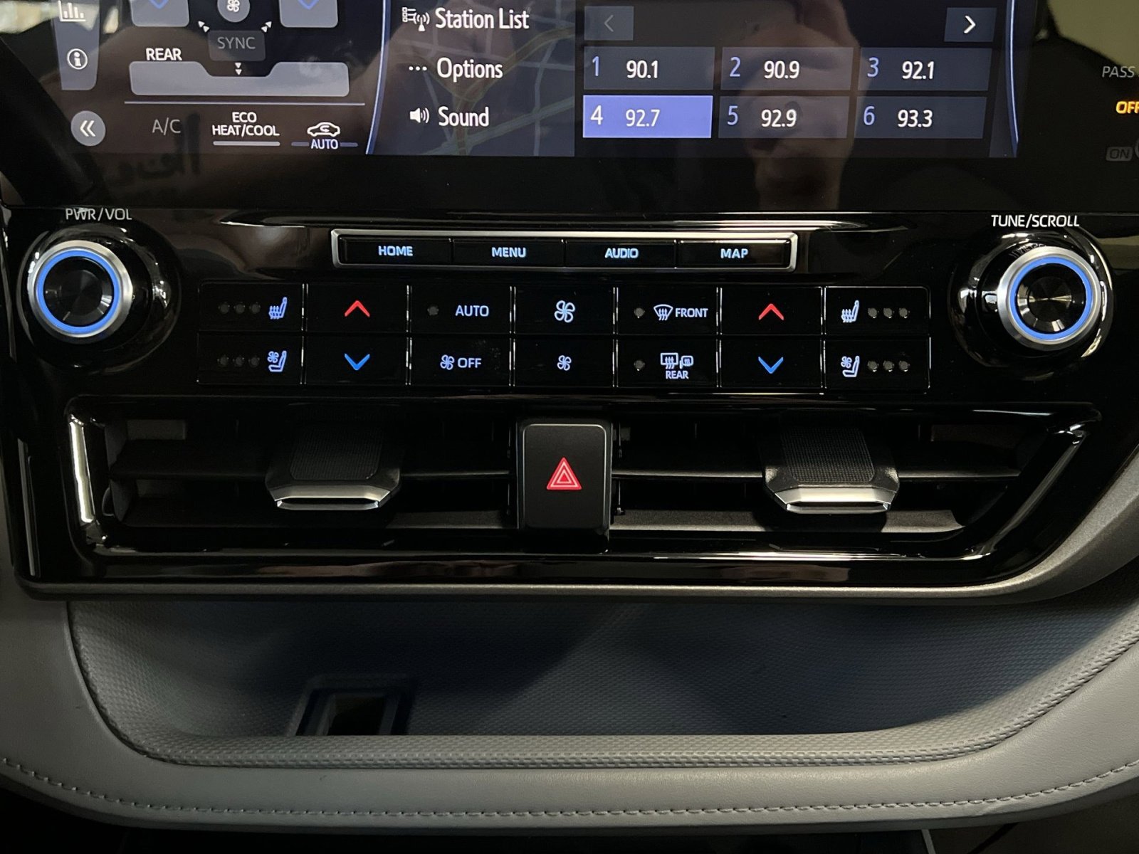 Used 2020 Toyota Highlander Limited image 21