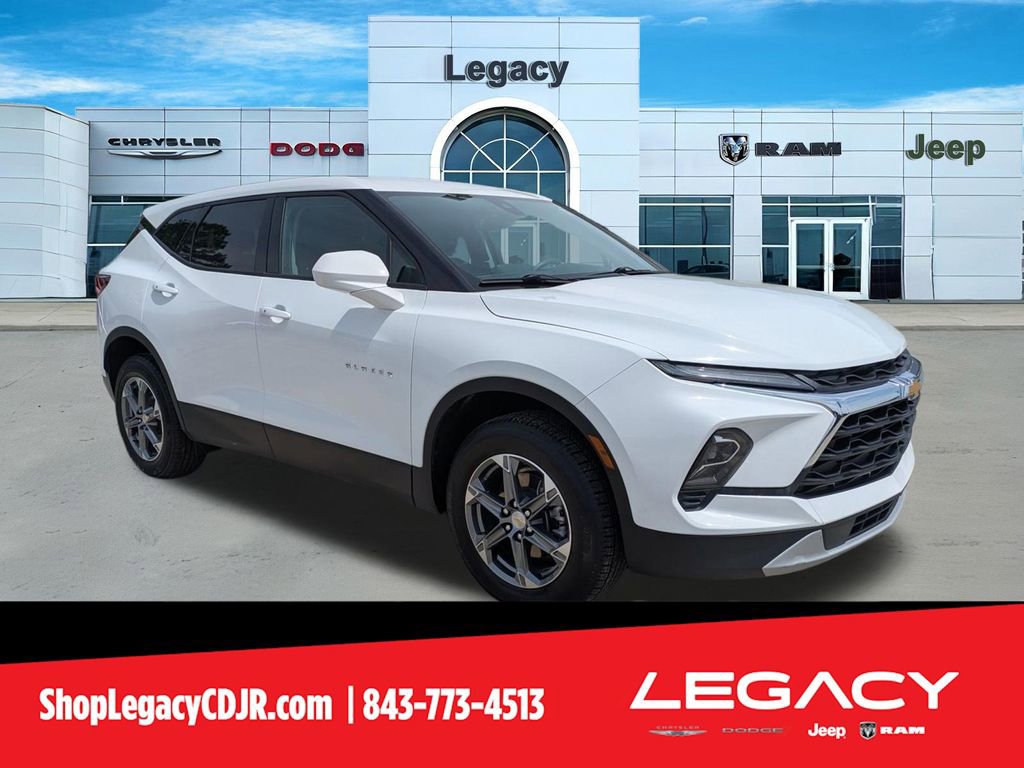 Used 2025 Chevrolet Blazer LT image 1