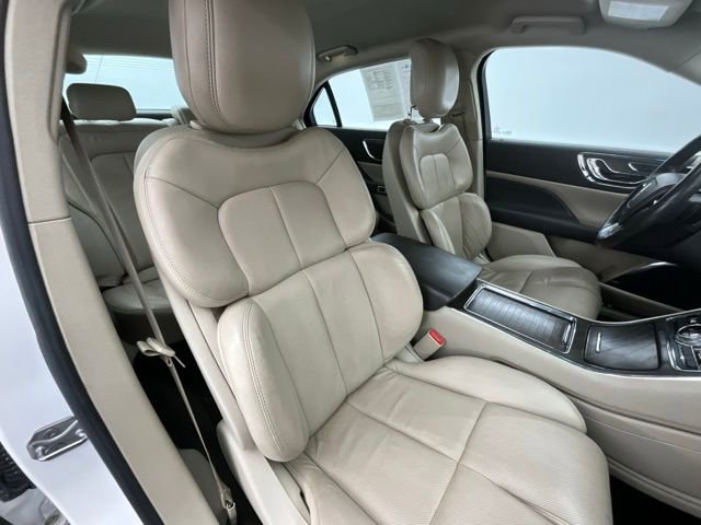 Used 2017 Lincoln Continental Select AWD/4WD image 11
