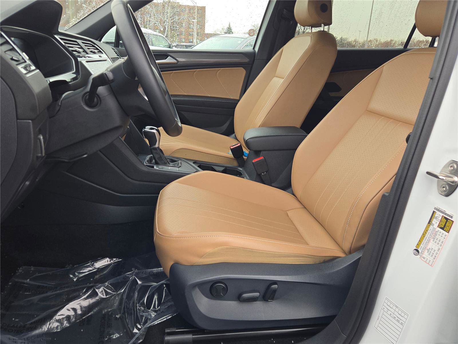 Used 2024 Volkswagen Tiguan SE image 29