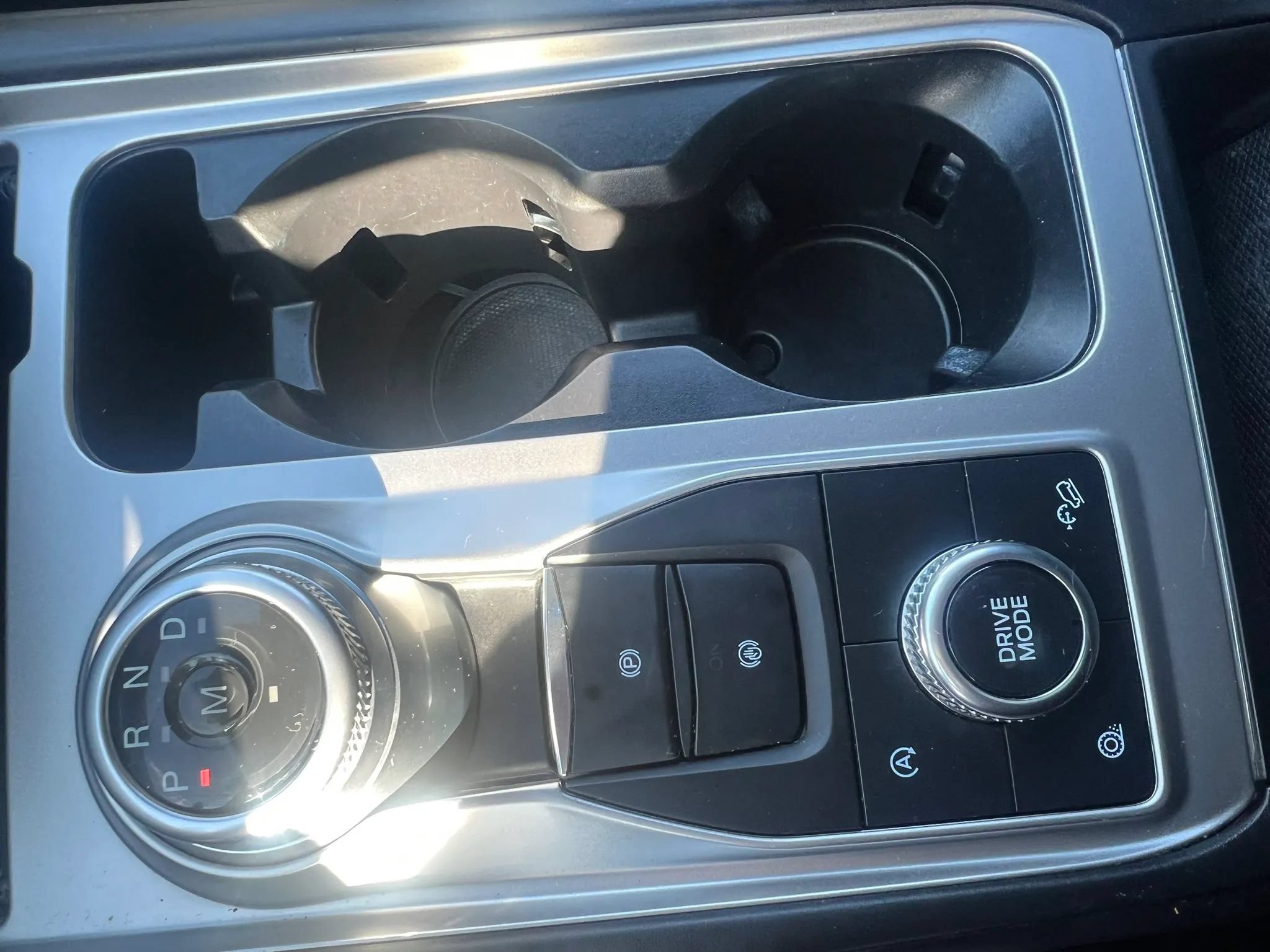 Used 2020 Ford Explorer XLT AWD/4WD image 26