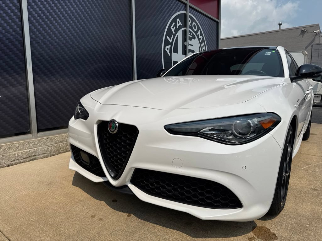 Used 2022 Alfa Romeo Giulia Veloce AWD/4WD image 18