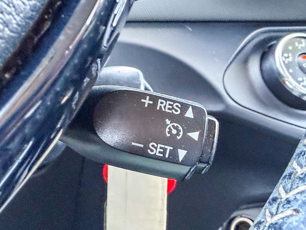 Used 2017 Toyota Yaris L FWD image 34