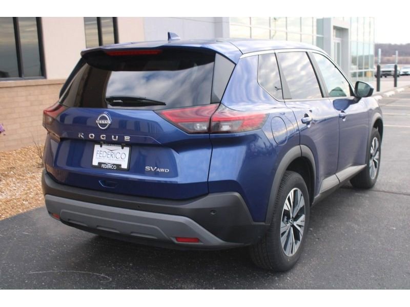 Used 2023 Nissan Rogue SV image 3