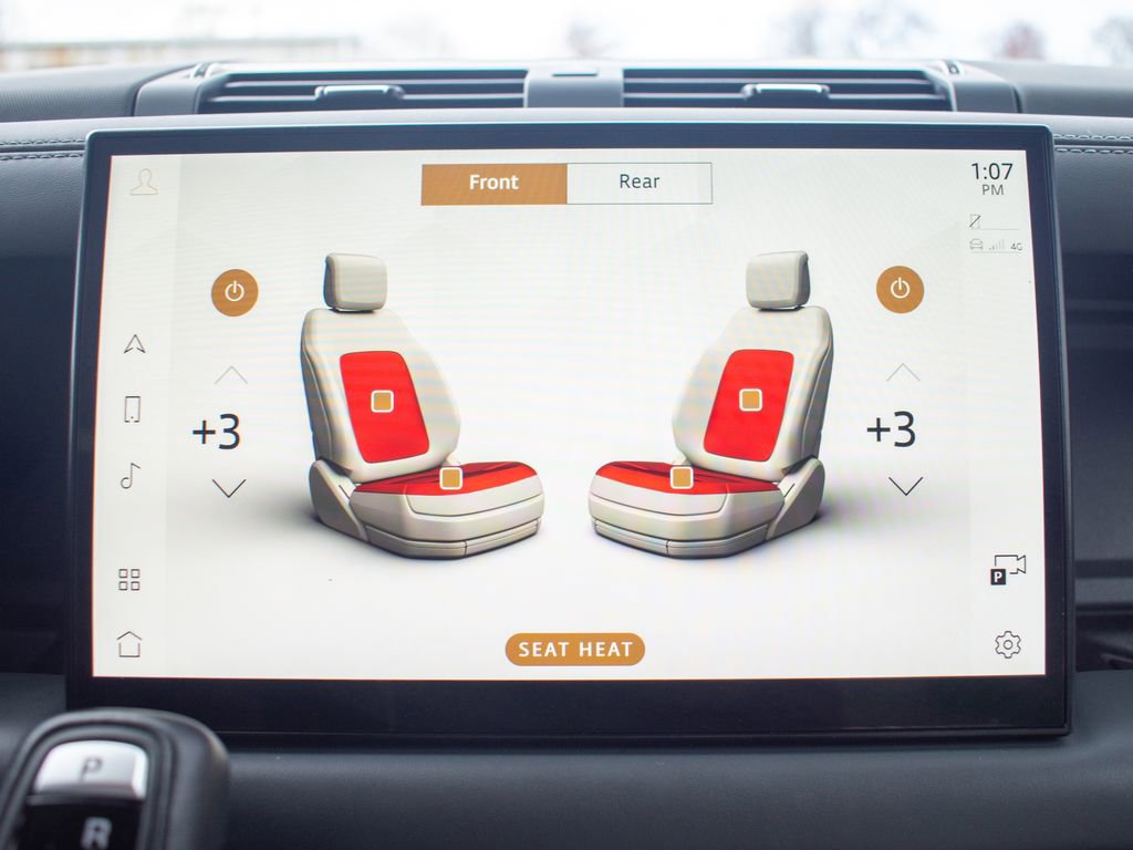 Used 2023 Land Rover Defender 130 X-Dynamic SE image 32