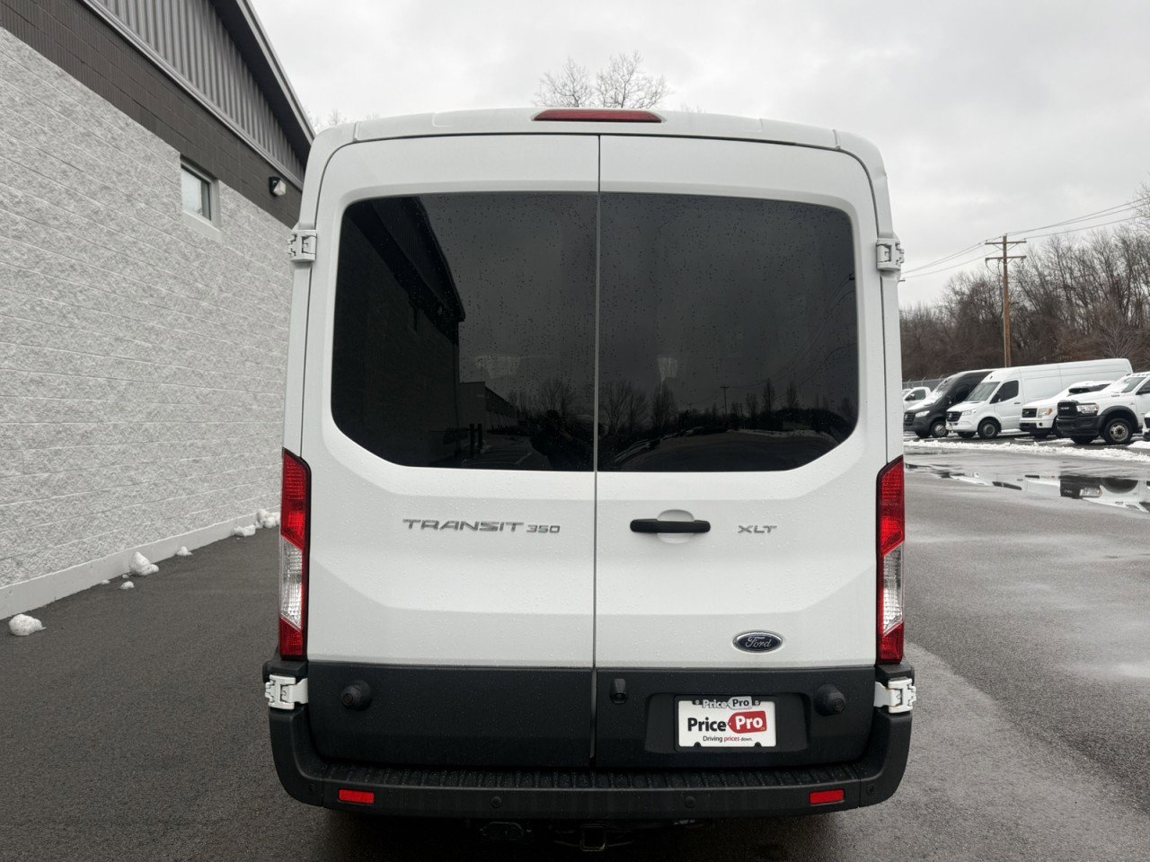 Used 2017 Ford Transit 350 XLT image 6