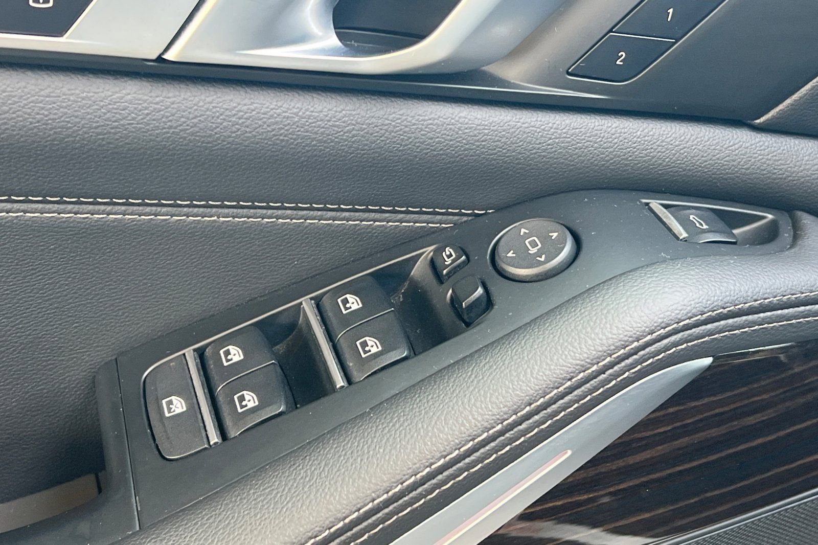 Used 2020 BMW X5 xDrive40i w/ Premium Package image 13