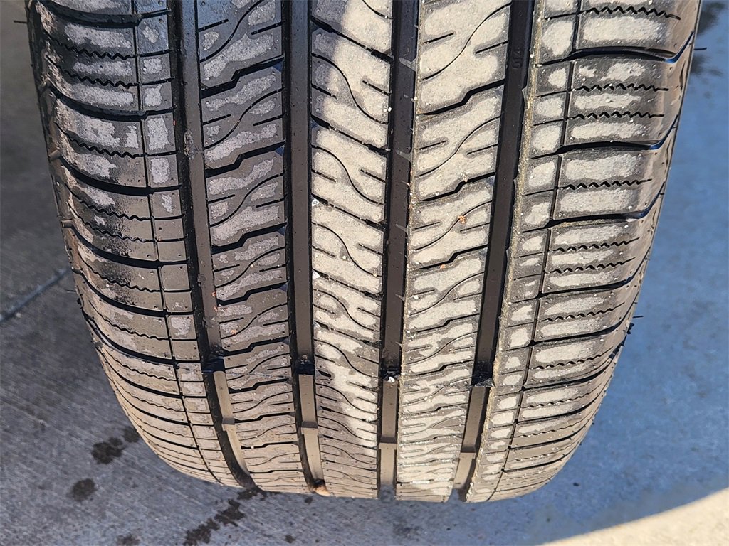 Used 2020 Volvo XC40 T5 Momentum w/ Protection Package Premier image 10