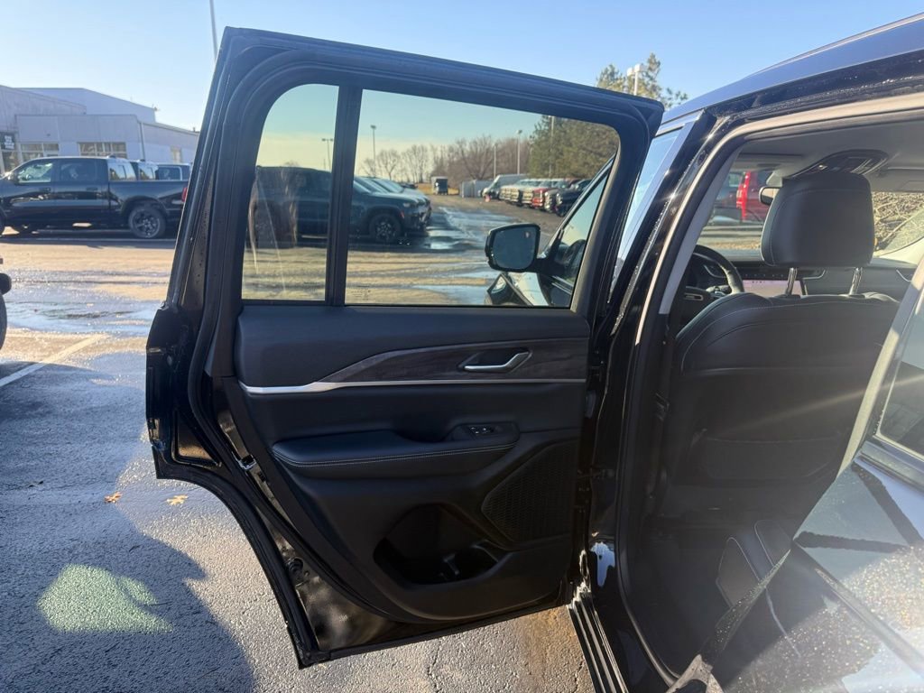 Used 2023 Jeep Grand Cherokee Limited image 31