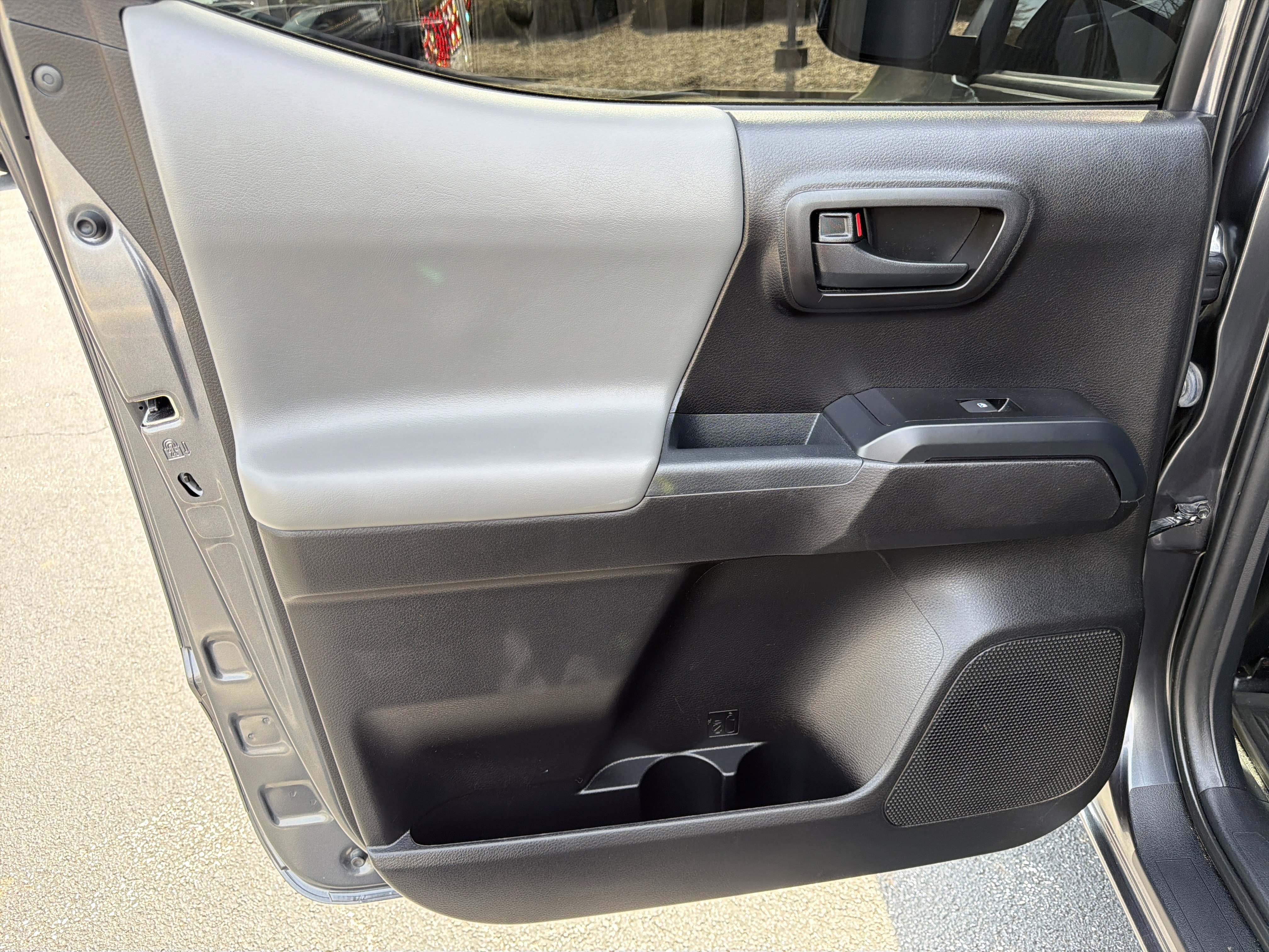 Used 2021 Toyota Tacoma SR AWD/4WD image 21
