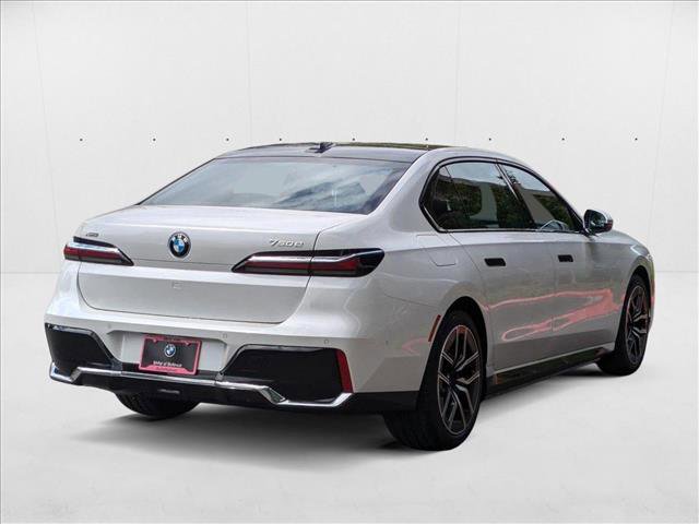 New 2025 BMW 750e xDrive image 2