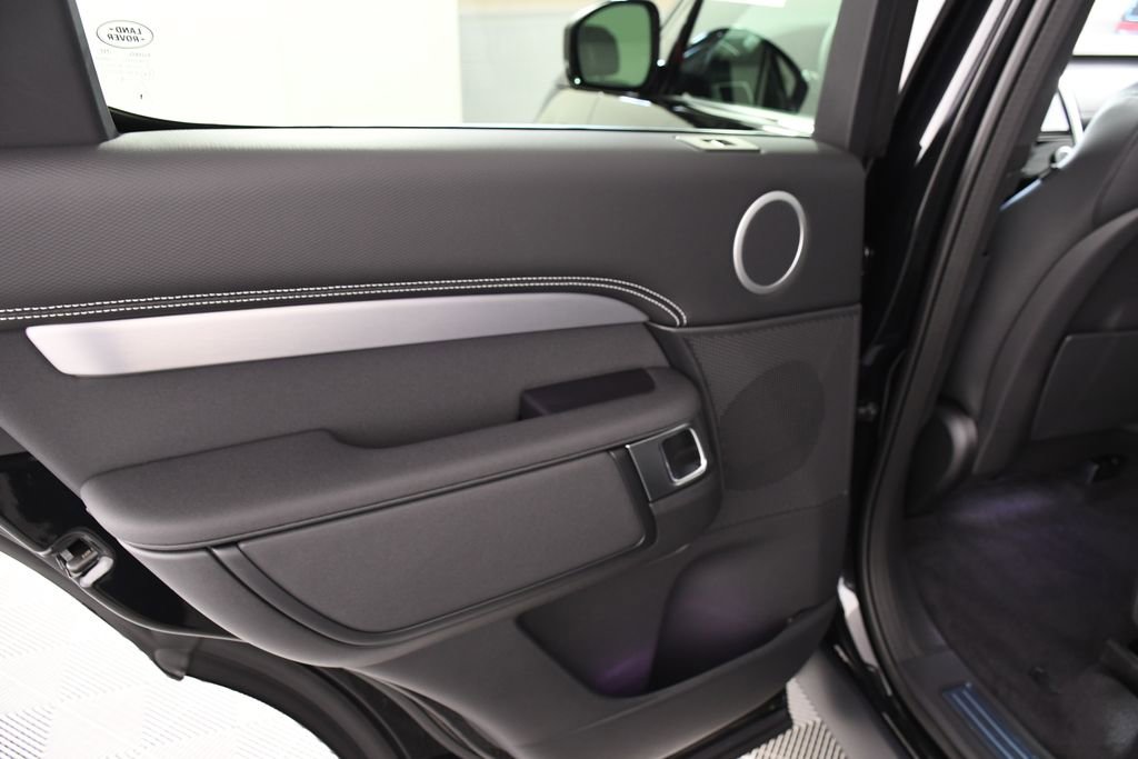 Certified 2025 Land Rover Discovery Dynamic SE image 25