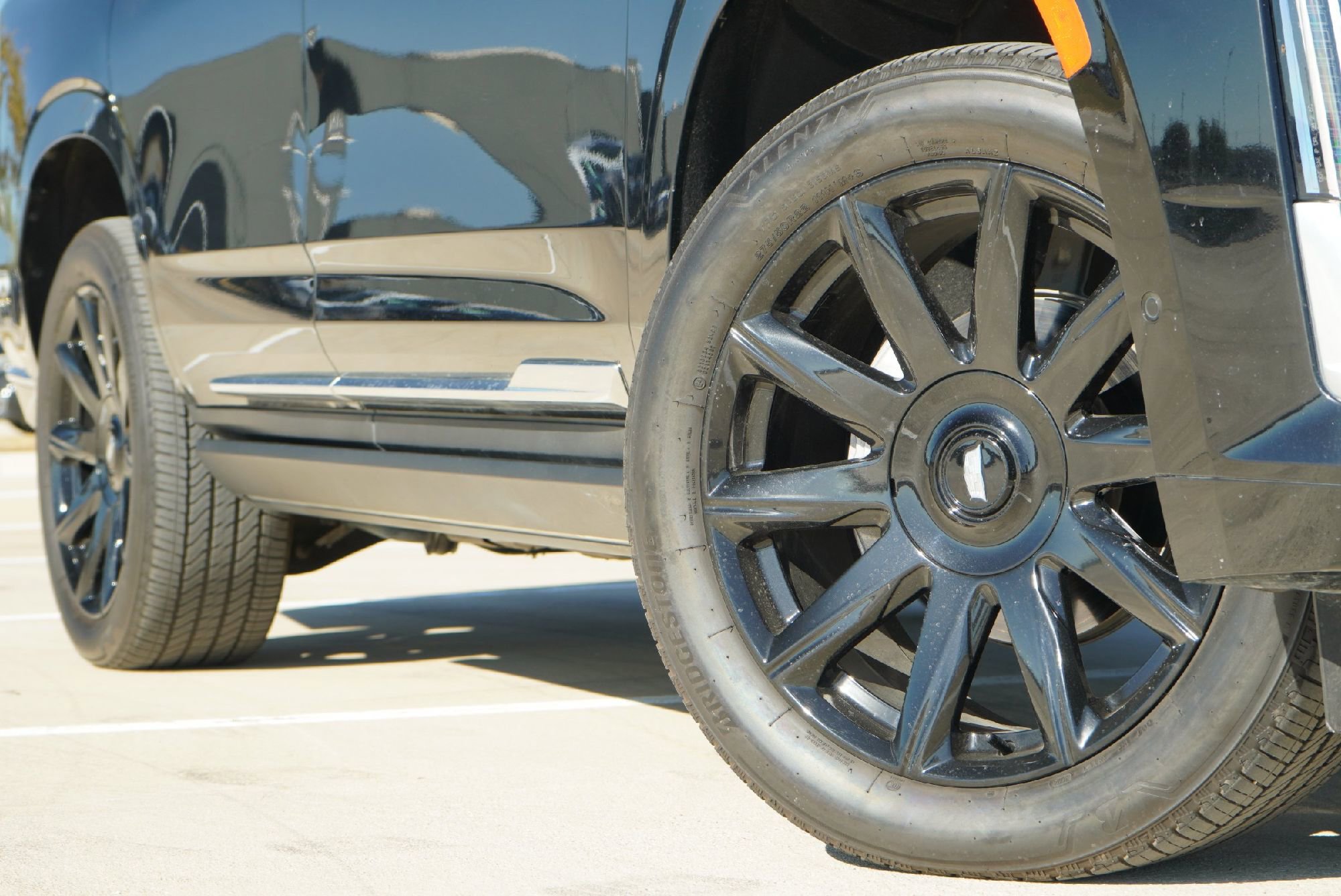 Used 2023 Cadillac Escalade Premium Luxury Platinum image 3