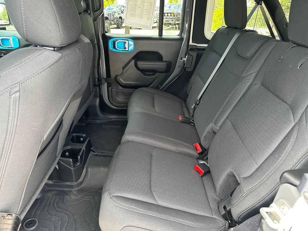 Used 2023 Jeep Wrangler Unlimited Sport AWD/4WD image 32