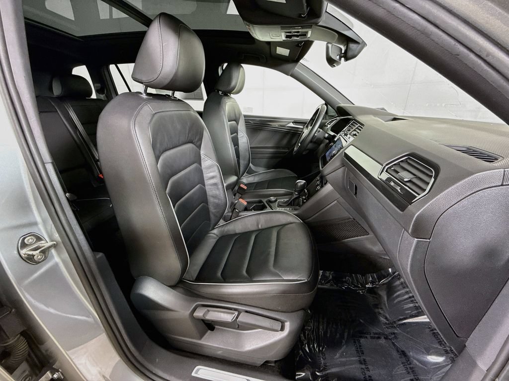 Used 2019 Volkswagen Tiguan SEL Premium R-Line AWD/4WD image 34