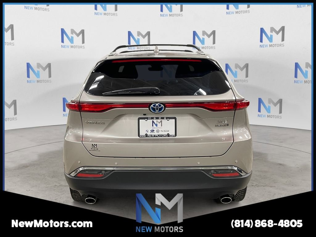 Used 2021 Toyota Venza XLE w/ Softex Package image 4