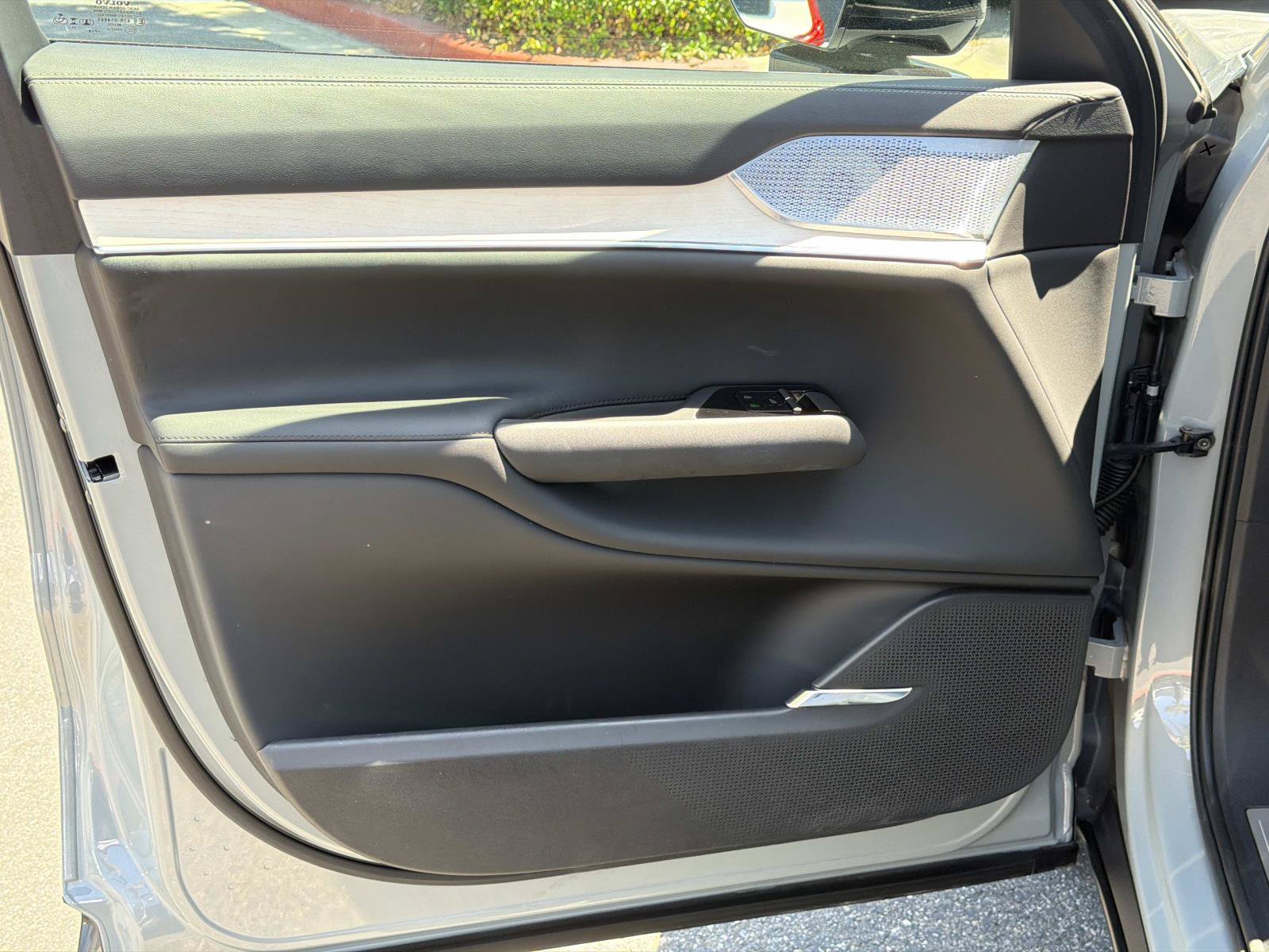 Certified 2025 Volvo EX90 Ultra AWD/4WD image 16