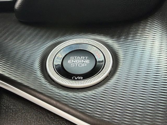 Used 2023 Jeep Grand Cherokee L Laredo image 17