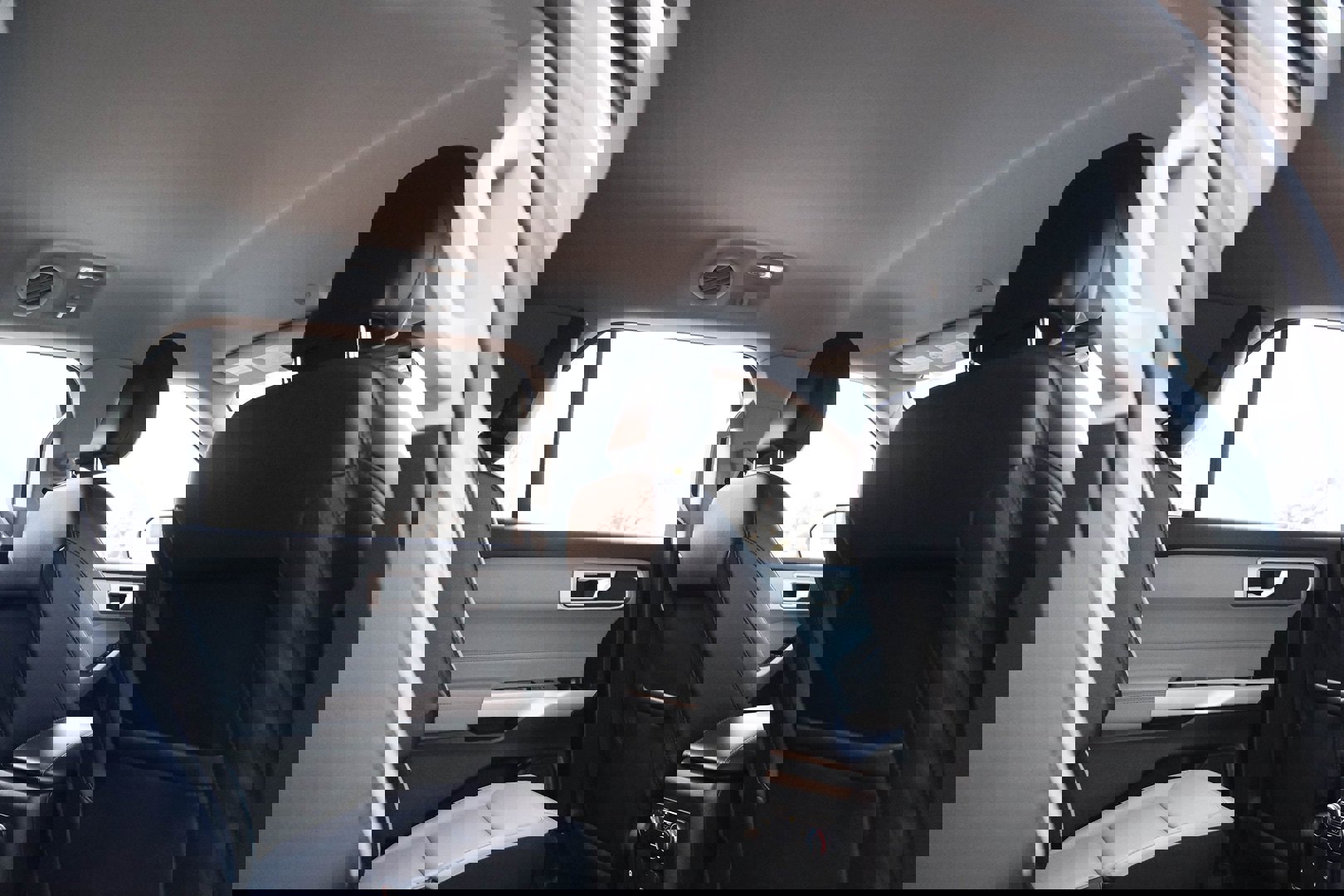 Used 2021 Ford Explorer XLT w/ Equipment Group 202A image 23