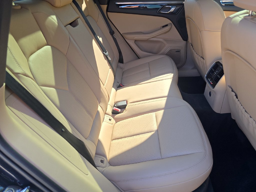 Used 2026 Porsche Macan AWD/4WD image 13