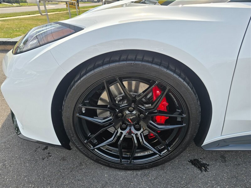 Used 2026 Chevrolet Corvette Z06 w/ Stealth Interior Trim Package RWD image 38