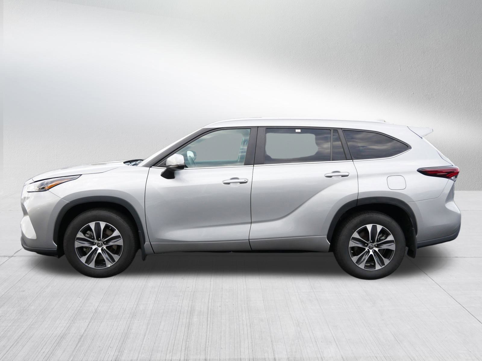 Certified 2024 Toyota Highlander XLE image 4