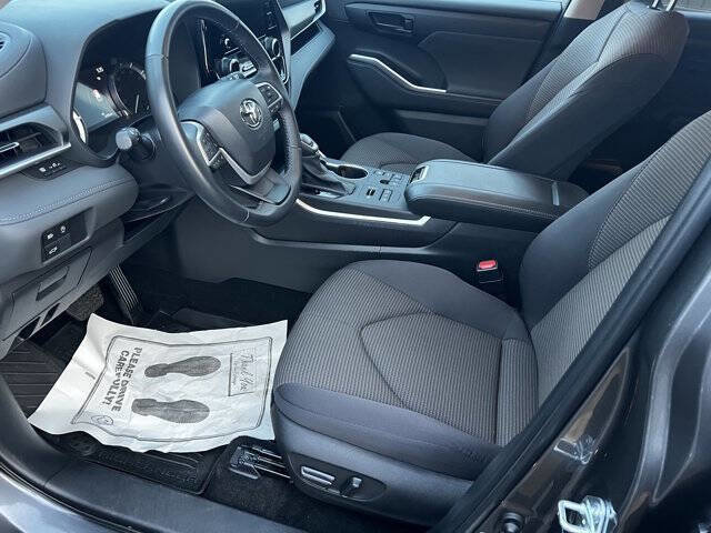 Used 2024 Toyota Highlander AWD image 10