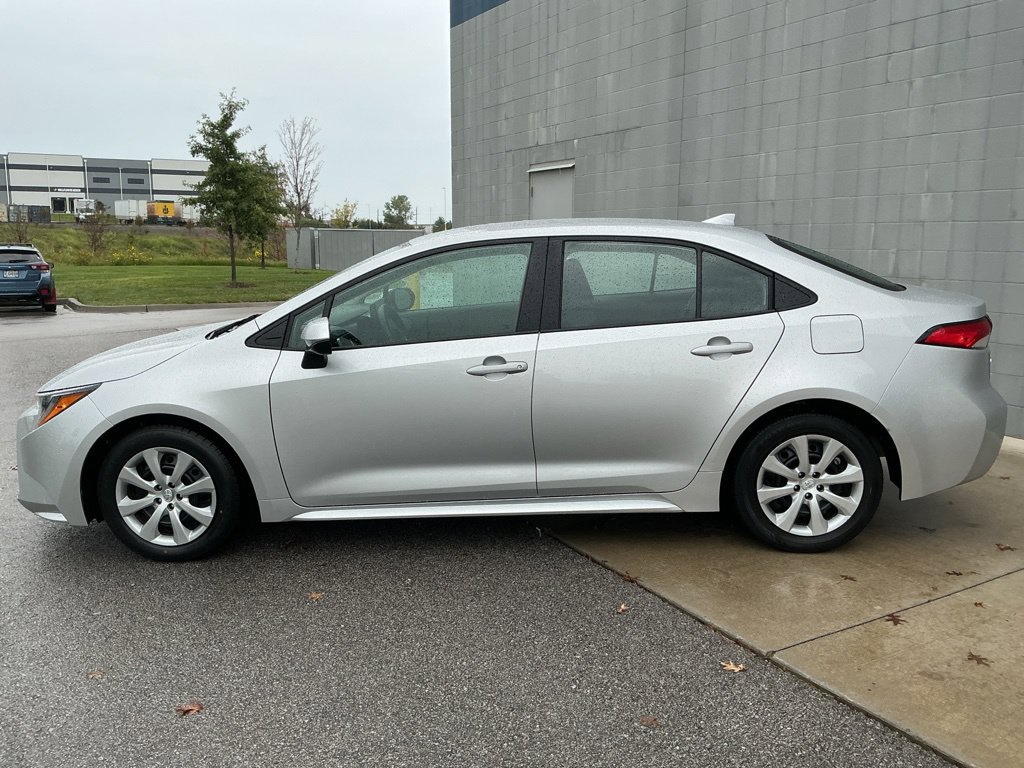 Used 2025 Toyota Corolla LE FWD image 6