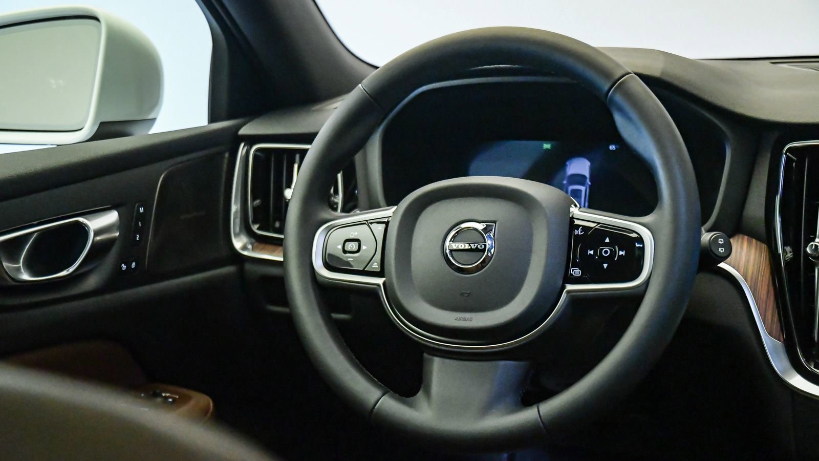 Certified 2026 Volvo V60 B5 Cross Country Plus w/ Climate Package AWD/4WD image 13