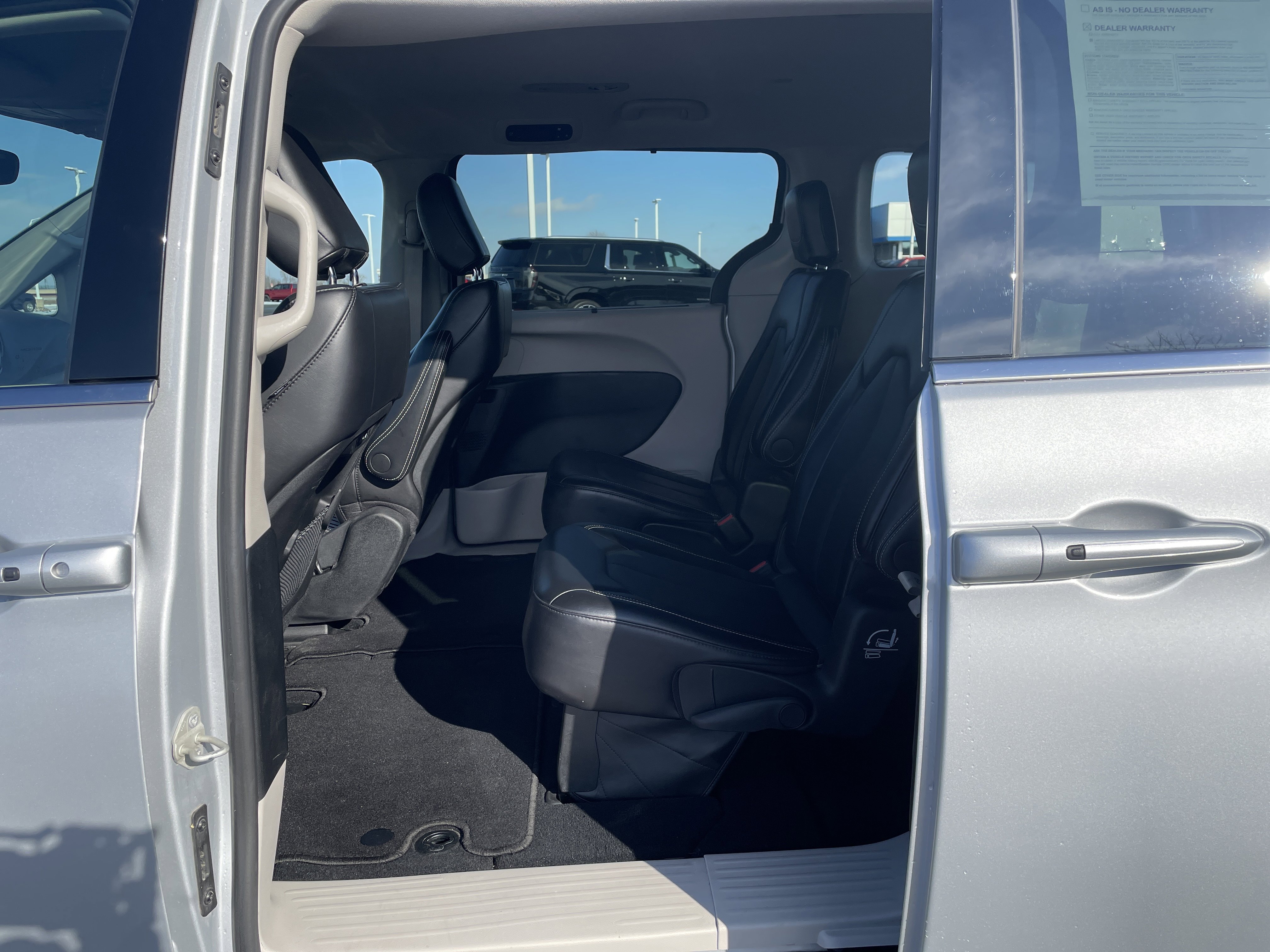 Used 2024 Chrysler Pacifica Touring-L image 21