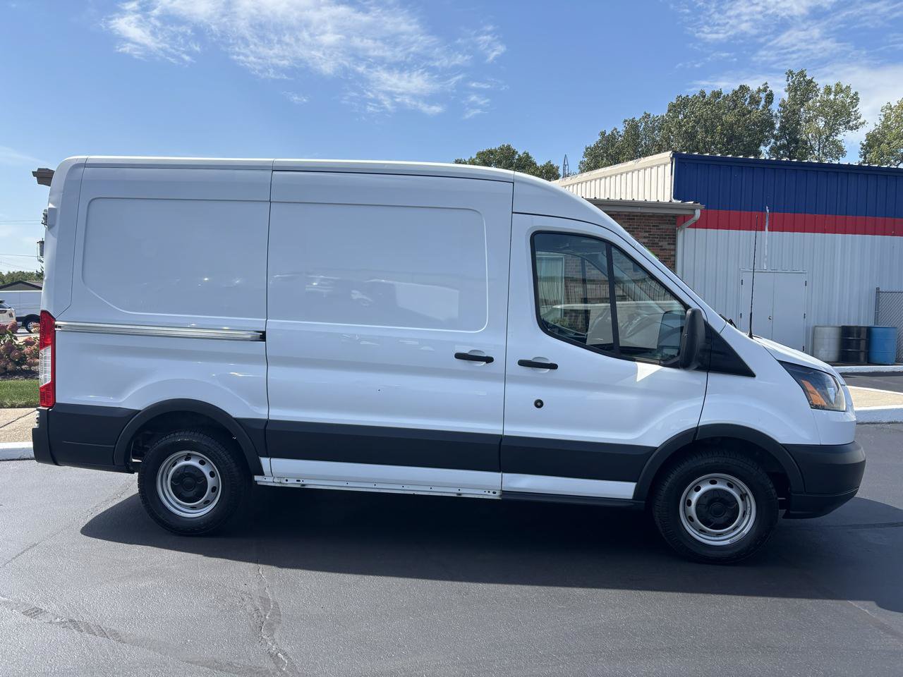 Used 2016 Ford Transit 150 130 Medium Roof RWD image 2