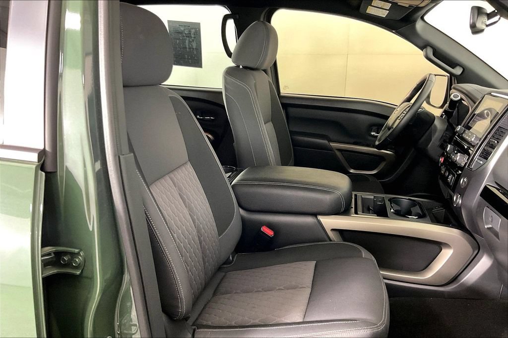 Used 2024 Nissan Titan SV w/ SV Bronze Edition Package RWD image 9