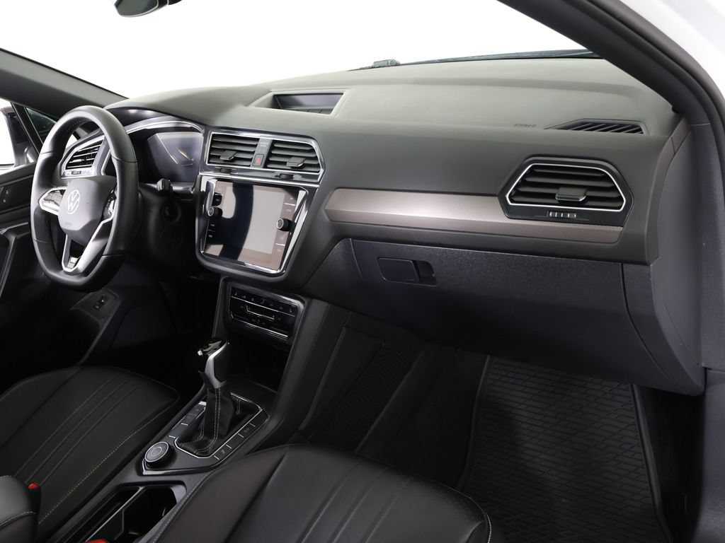 Used 2024 Volkswagen Tiguan SE R-Line AWD/4WD image 30