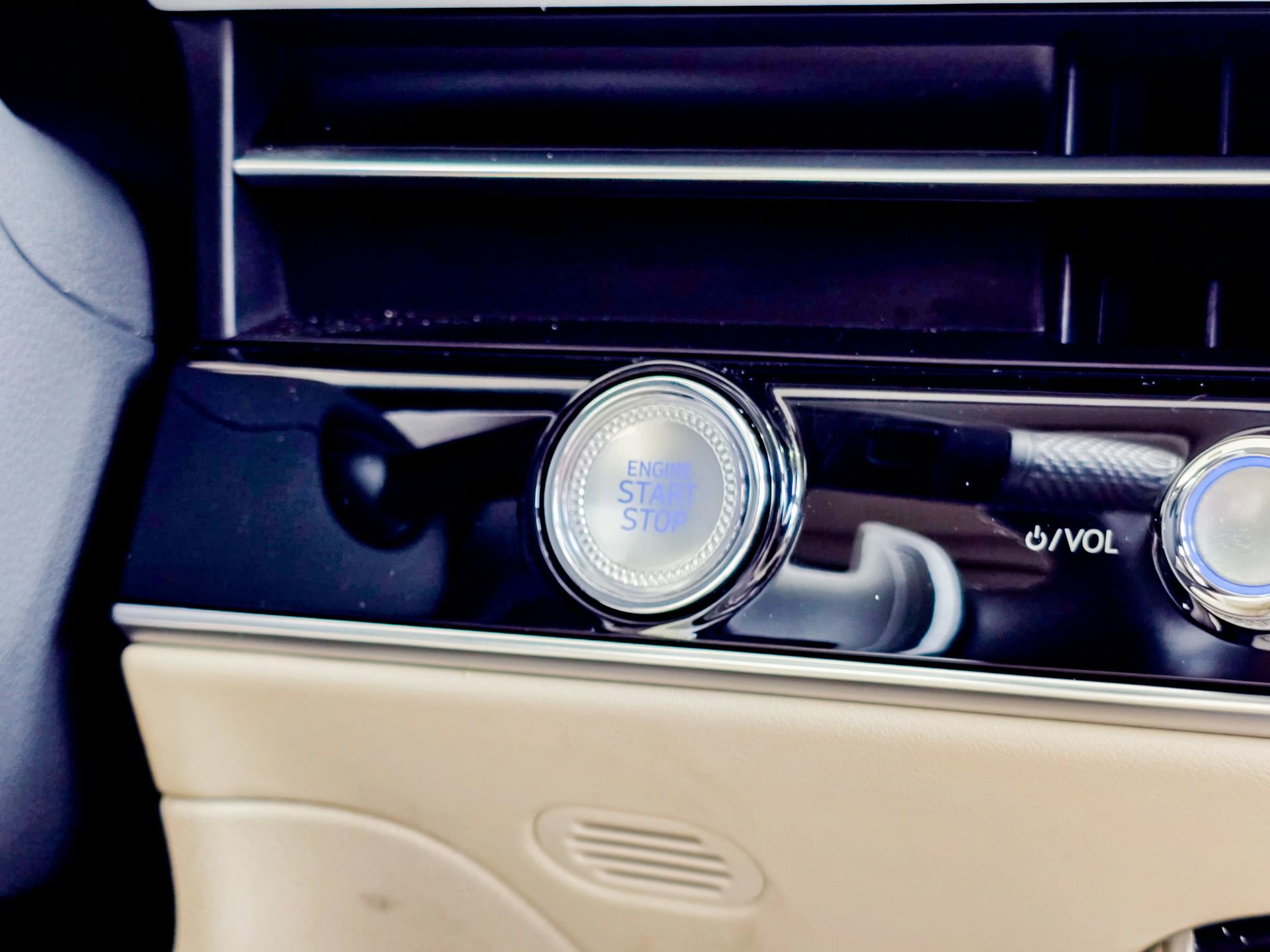 Used 2026 Genesis GV70 2.5T Select image 43